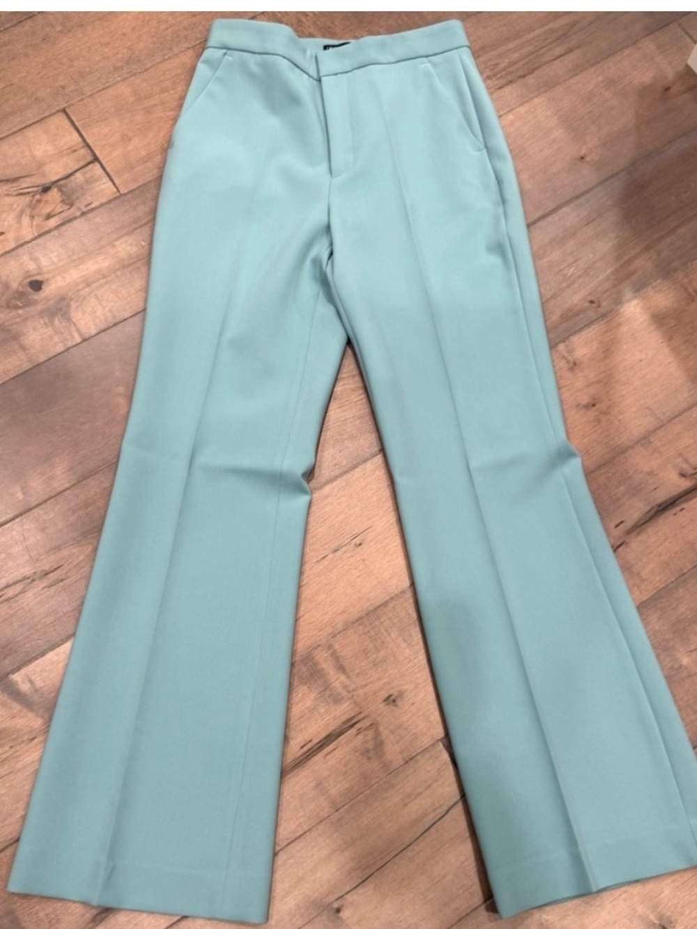 NWT ZARA Double-Breasted Pantsuit in Powder Blue
Jacket size M, pants size S - Picture 6 of 8